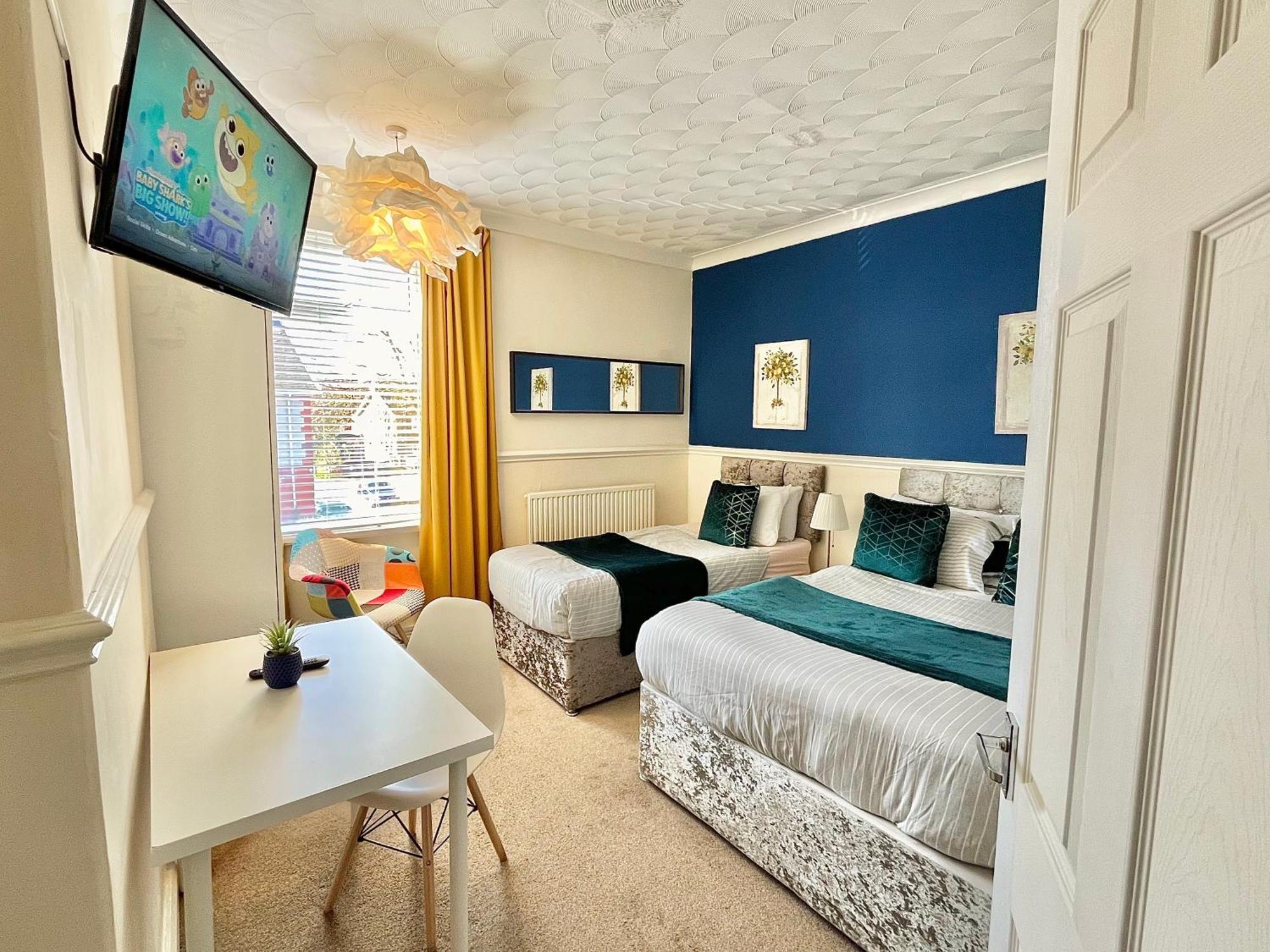 ברנסלי Summer Lane House-3 Bedrooms-Close To M1-Longer Stay-Free Parking מראה חיצוני תמונה