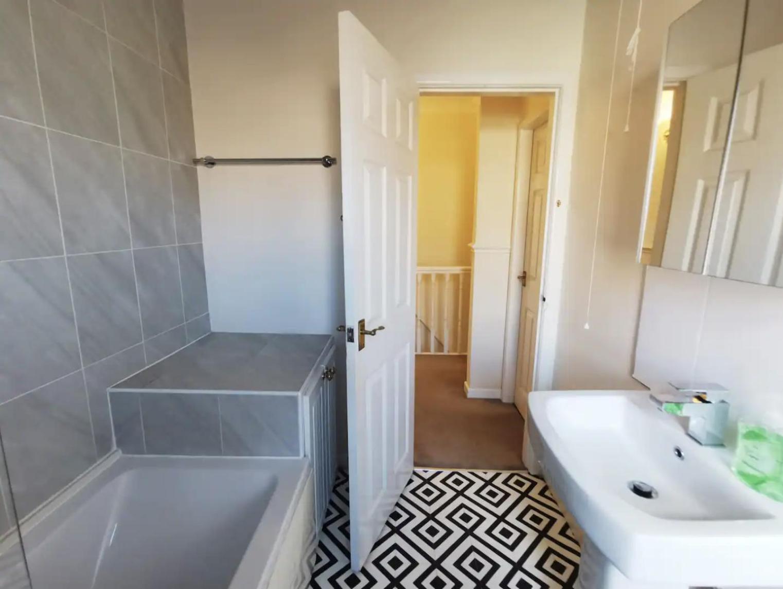 ברנסלי Summer Lane House-3 Bedrooms-Close To M1-Longer Stay-Free Parking מראה חיצוני תמונה