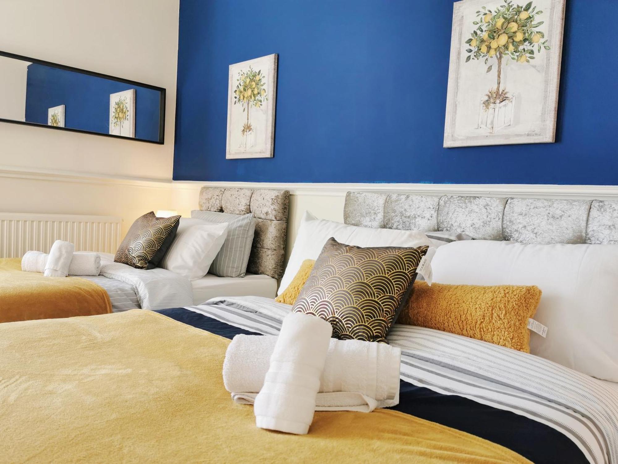 ברנסלי Summer Lane House-3 Bedrooms-Close To M1-Longer Stay-Free Parking מראה חיצוני תמונה