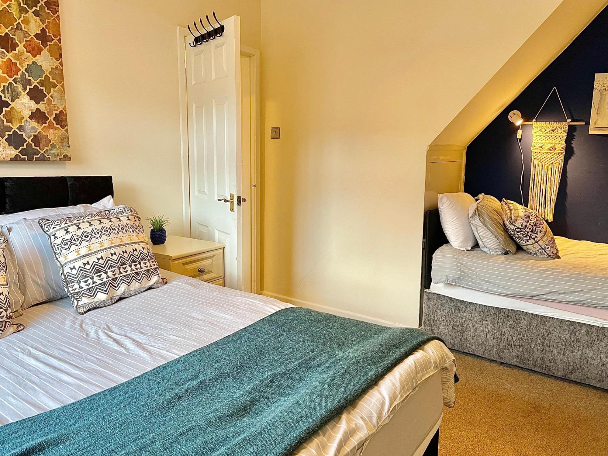ברנסלי Summer Lane House-3 Bedrooms-Close To M1-Longer Stay-Free Parking מראה חיצוני תמונה