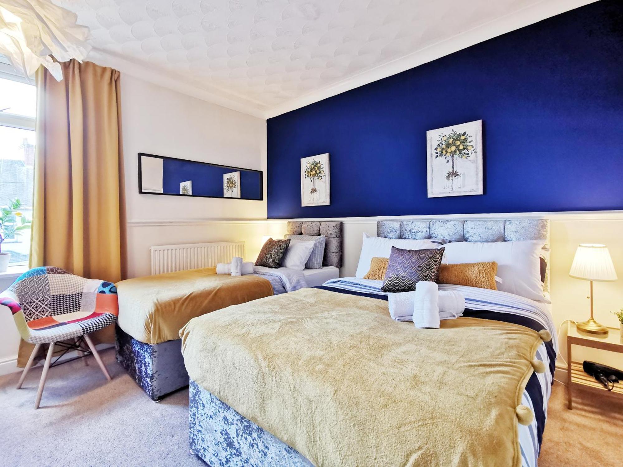 ברנסלי Summer Lane House-3 Bedrooms-Close To M1-Longer Stay-Free Parking מראה חיצוני תמונה