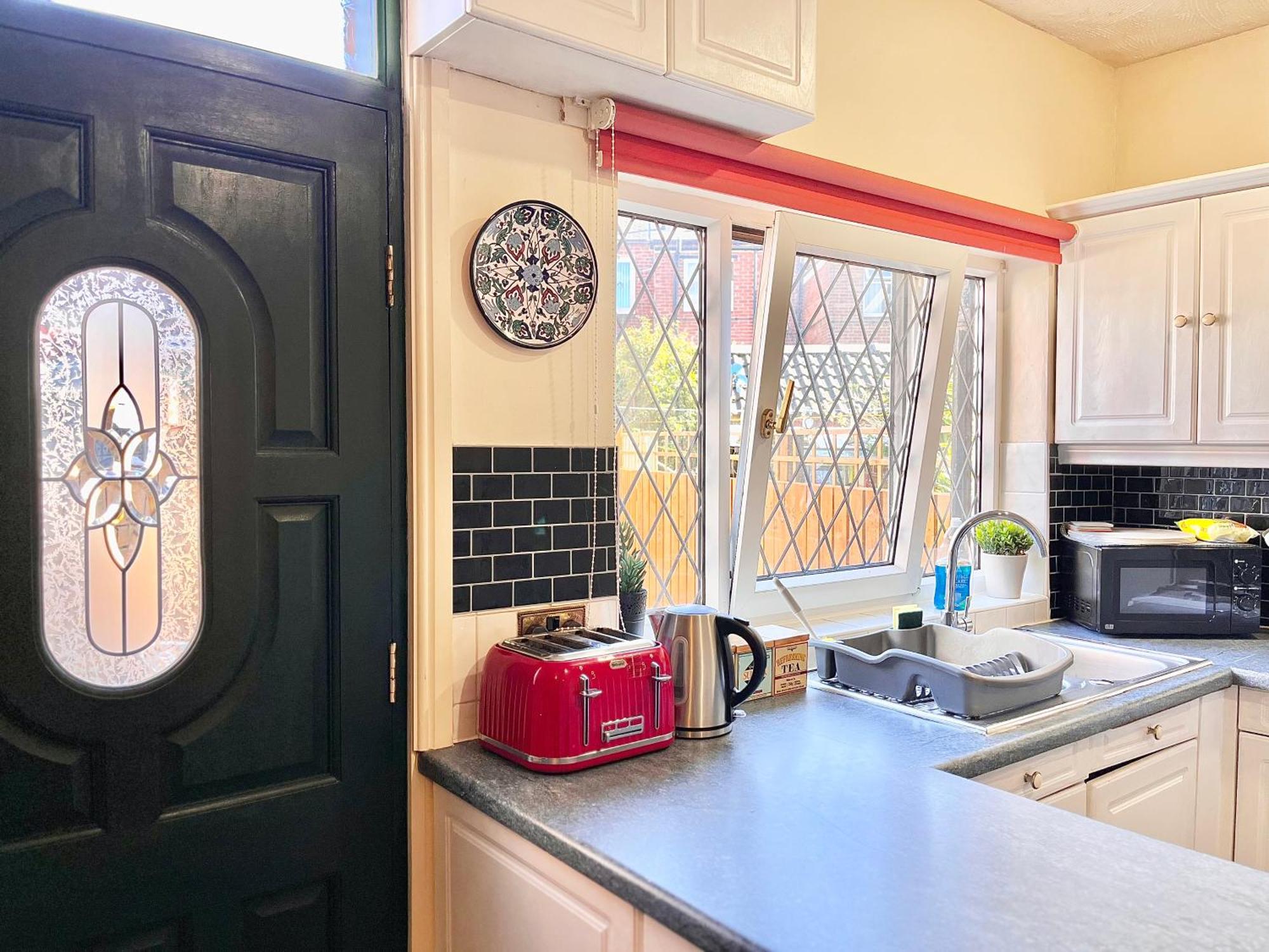ברנסלי Summer Lane House-3 Bedrooms-Close To M1-Longer Stay-Free Parking מראה חיצוני תמונה